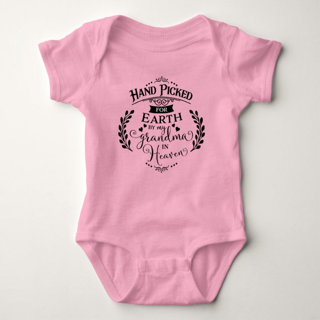 Hand von meiner Oma im Himmel pink Girl gepickt Baby Strampler (Vorderseite)