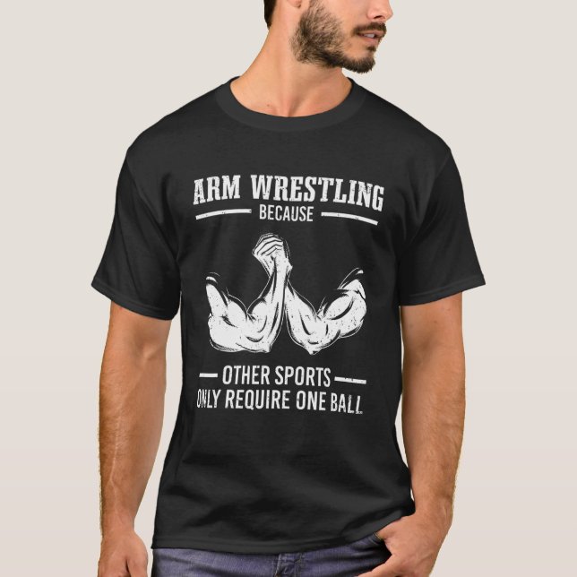 Handarmringen und Armringen im Wrestling T-Shirt (Vorderseite)