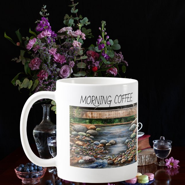 Handbemalter Morgenkaffee am Bach Personalisiere Kaffeetasse (Von Creator hochgeladen)