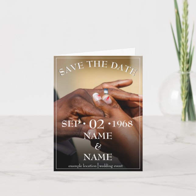 Hände eines Ehepaares mit Ring Ankündigung (Vorderseite)