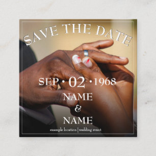 Hände eines Ehepaares mit Ring Begleitkarte