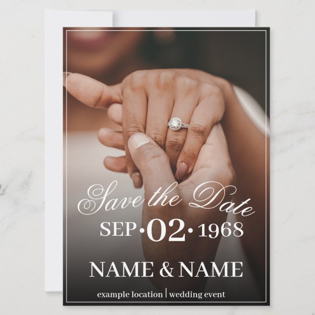 Hände eines farbigen Ehepaares mit Ring (Vorderseite)