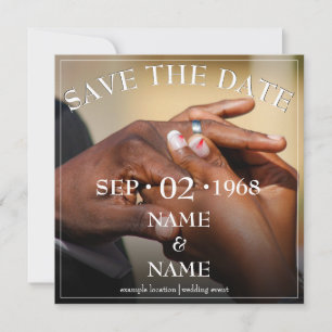 Hände eines farbigen Hochzeitspaares Button auf de