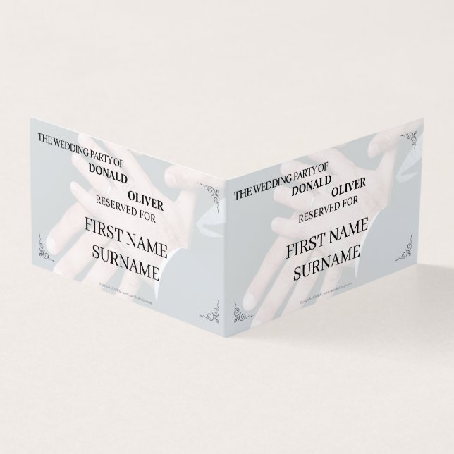 Hände eines homosexuellen Ehepaares mit Rings (Vorderseite)