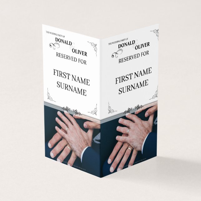 Hände eines homosexuellen Ehepaares mit Rings (Vorderseite)