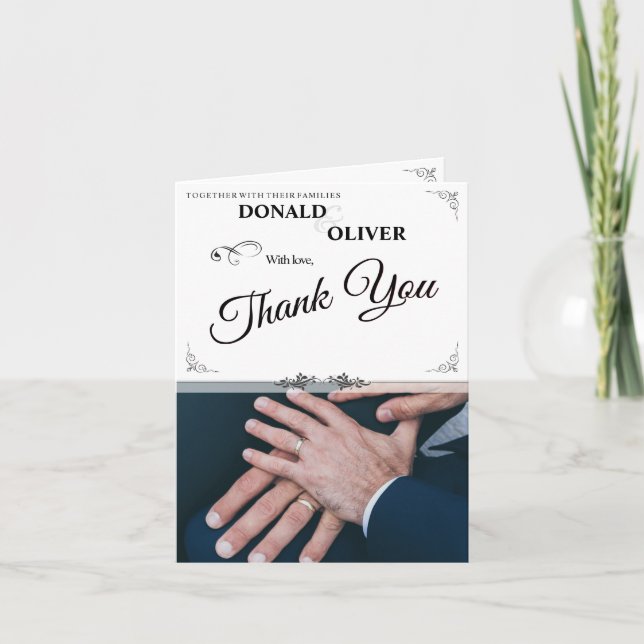 Hände eines homosexuellen Ehepaares mit Rings Ankündigung (Vorderseite)