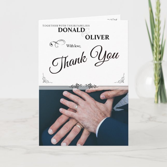 Hände eines homosexuellen Ehepaares mit Rings Ankündigung (Vorderseite)