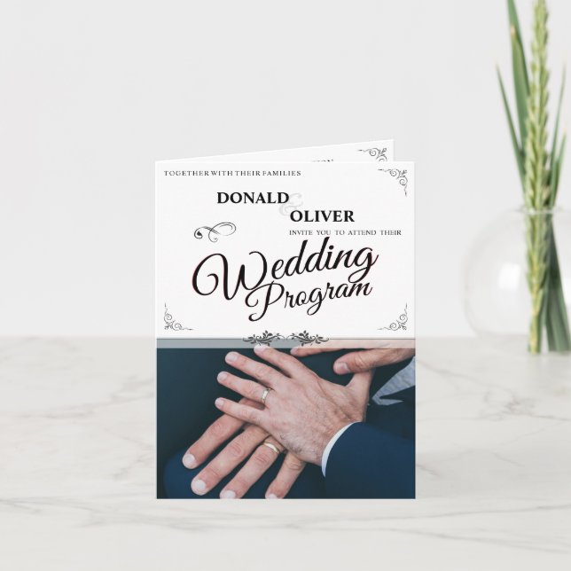Hände eines schwulen Hochzeitskopfes mit Rings-Pro Dankeskarte (Vorderseite)