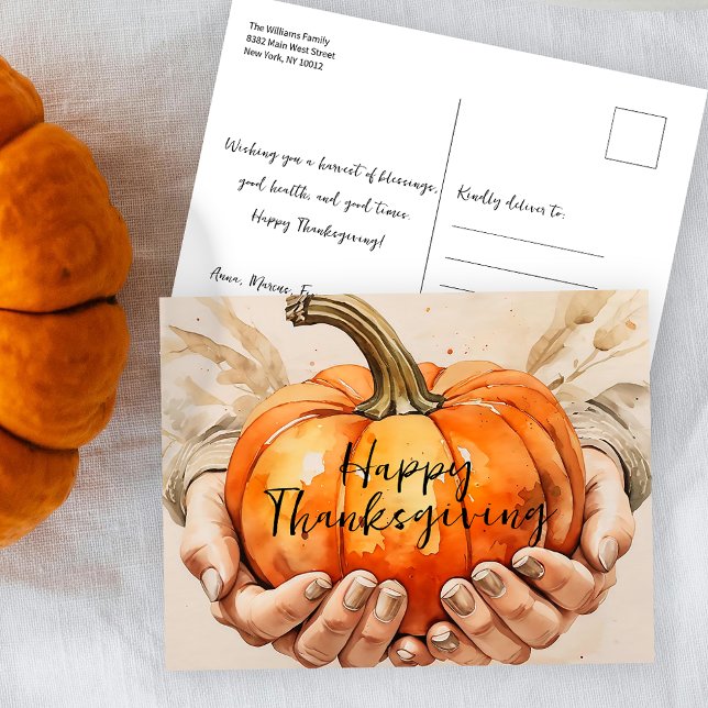 Hände im Wasser Halten eines Pumpkin-Erntedanks Postkarte (Von Creator hochgeladen)