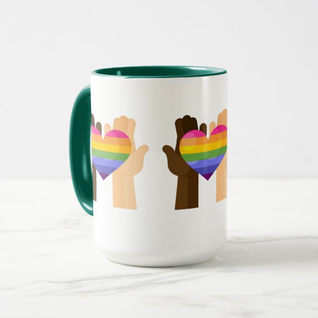Hände mit Regenbogenherz Tasse (Vorderseite Links)
