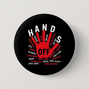 Hände von Medicaid Medicare Social Security Trump Button