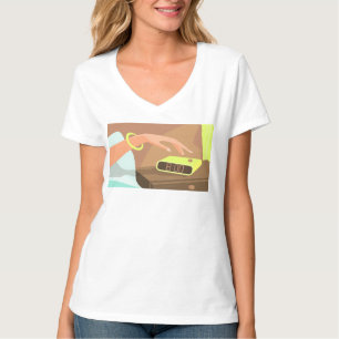 Händeschalten auf den Knopf Wecker-Schlummertaste T-Shirt