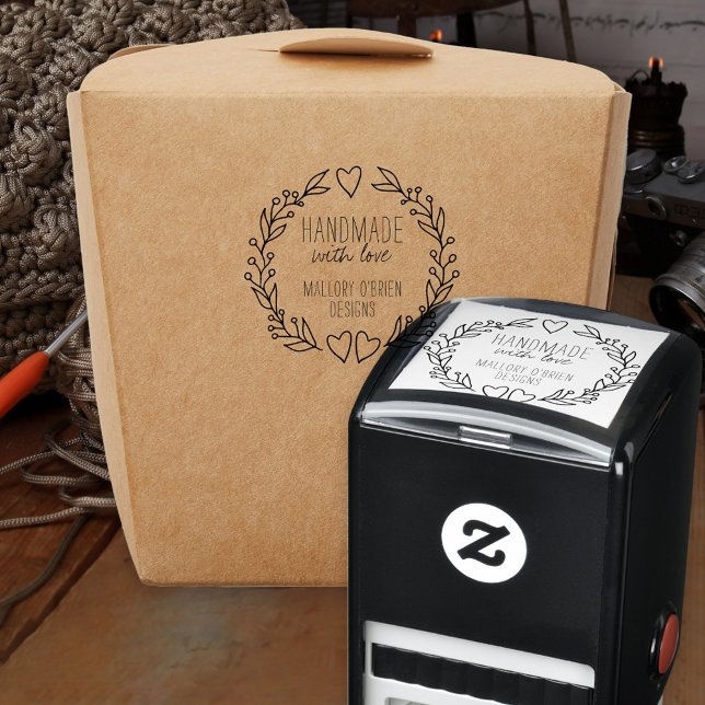 Handgefertigt mit Liebe Doodle Wreath Hearts Folie Permastempel (Handmade with Love self-inking stamp with business name and line drawn wreath)