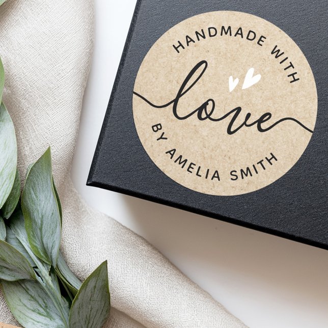 Handgefertigt mit Liebe Herz Name Kraft Papier Loo Runder Aufkleber (Handmade with love hearts name Kraft paper look Classic Round Sticker)