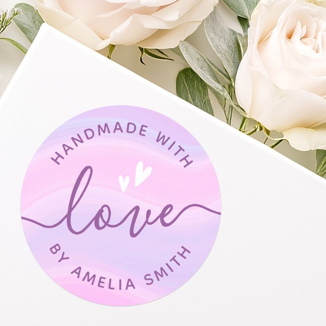 Handgefertigt mit Liebe Herzen hinzufügen Namen Ro Runder Aufkleber (Handmade with love hearts add name pink purple classic round sticker)