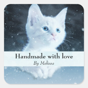 Handgefertigt mit Liebe Niedlich White Kitten Foto Quadratischer Aufkleber