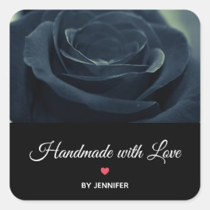 Handgefertigt mit Liebe Schwarze Rose Blume Dunkel Quadratischer Aufkleber