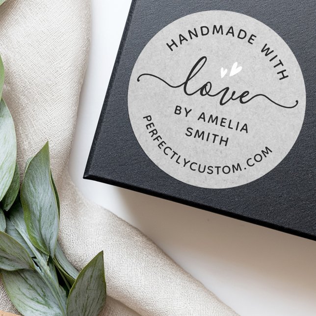 Handgefertigt mit Lieben Namen URL graues Papier Runder Aufkleber (Handmade with love hearts name URL gray paper Classic Round Sticker)