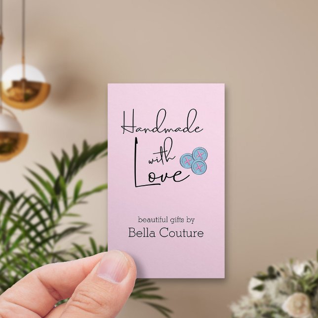 Handgefertigt mit Niedlichen Tasten der Liebe Rosa Visitenkarte (Vertical business card - Handmade with Love on pink with cute buttons)