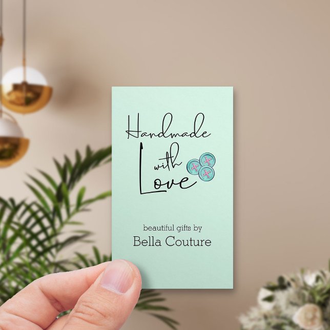 Handgefertigt mit Niedlichen Tasten der Liebe, ver Visitenkarte (Vertical business card - Handmade with Love on green with cute buttons)
