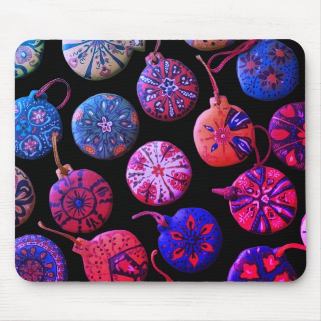 Handgefertigte Keramik-Ornamente auf einem Compute Mousepad (Vorne)