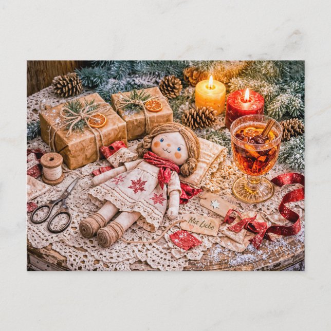 Handgefertigte Stoffpuppe mit Weihnachtsgeschenken Postkarte (Vorderseite)