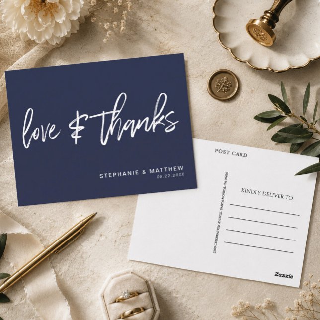 Handgeschriebene Liebe dank moderner Navy Blue Postkarte (Send a beautifully sophisticated and budget-friendly note of appreciation with this modern navy blue)