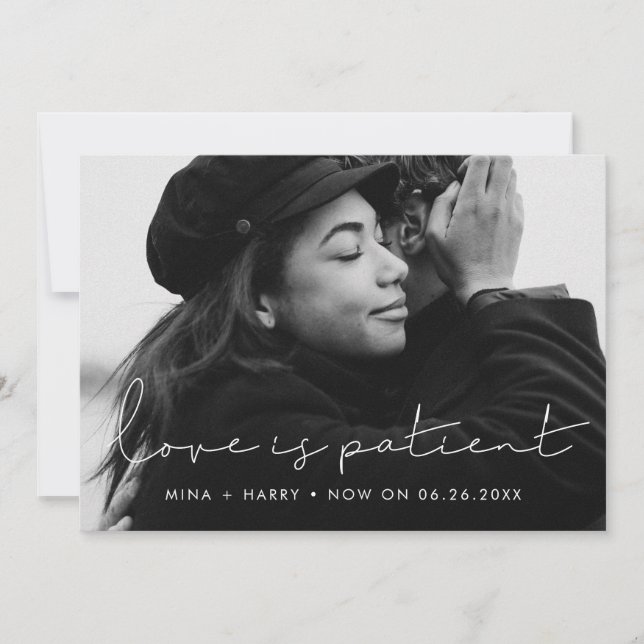 Handgeschriebene minimalistische Liebe ist Geduld  Ankündigung (Vorderseite)