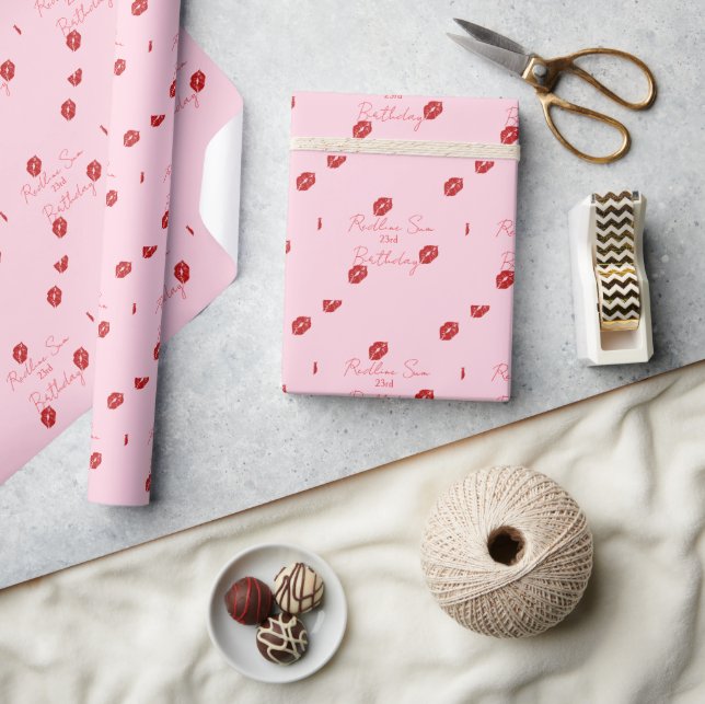 Handgeschriebene sassy rote Lippenstift-Geburtstag Geschenkpapier (Kunsthandwerk)
