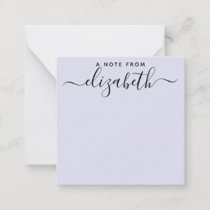 Handgeschriebener Hinweis aus dem Skriptnamen Lila Mitteilungskarte