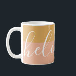 Handgeschriebener Name personalisierte Mug Honig D Kaffeetasse<br><div class="desc">Eine wunderschöne zweifarbige Tasse mit einem individuelle Name in einem modernen,  eleganten Drehbuch-Schriftart. In einem schicken Duo von Honig dijon gelb und pfirsichfarben. Wunderbar als Geburtstag,  Hauswärme oder Brautmagazin.</div>