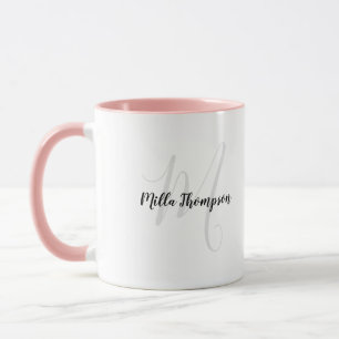 handgeschriebener Name und Anfangsbuchstabe . mono Tasse