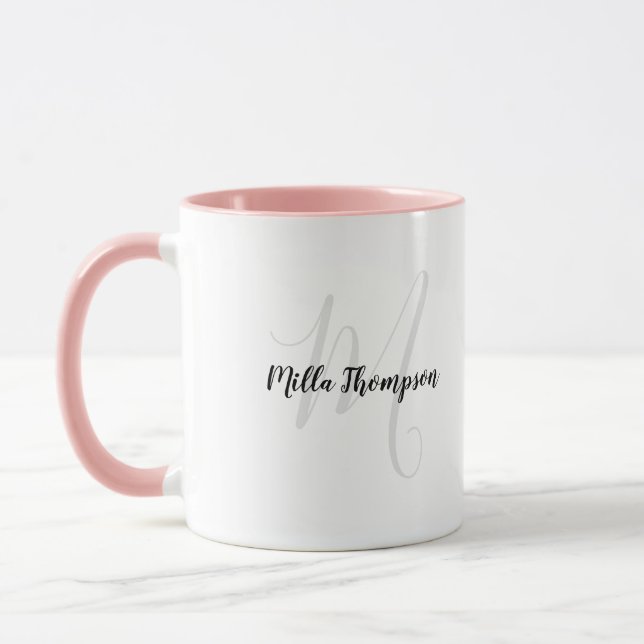 handgeschriebener Name und Anfangsbuchstabe . mono Tasse (Links)
