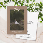 Handgeschriebenes einfaches Foto Tan Dankeskarte<br><div class="desc">Vielen Dank an Ihre Gäste mit diesem modernen Foto danke Ihnen Karten mit handgeschriebenem "danke".</div>