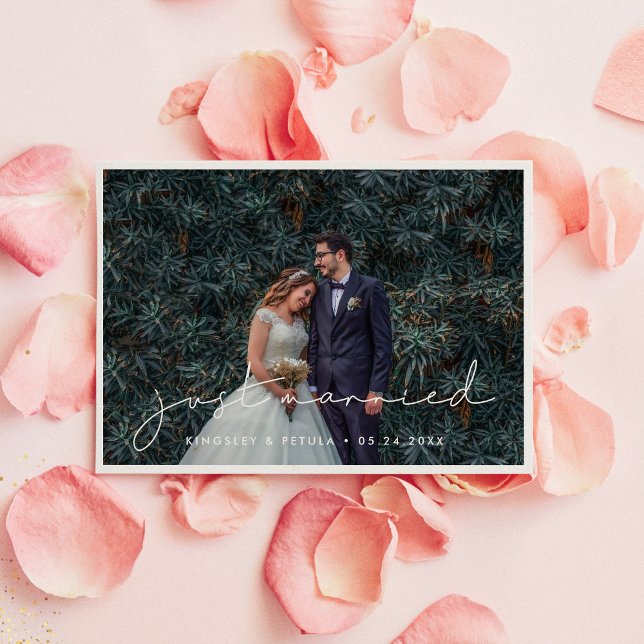 Handgeschriebenes minimalistisches Just heiratete  Ankündigung (Von Creator hochgeladen)