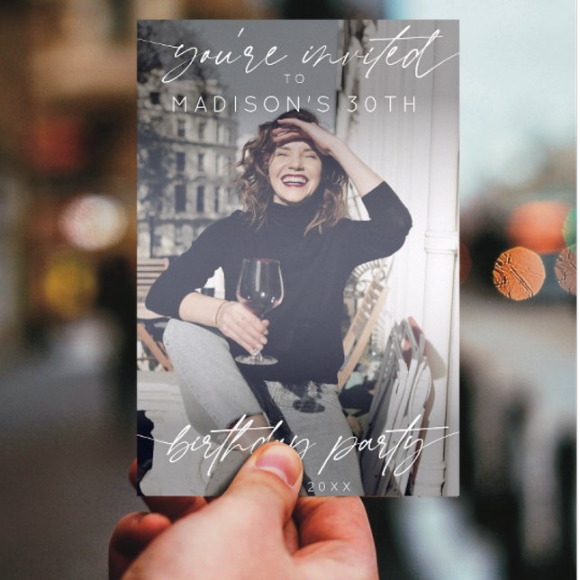 Handgeschriebenes Script-Foto für moderne Geburtst Einladung (Von Creator hochgeladen)