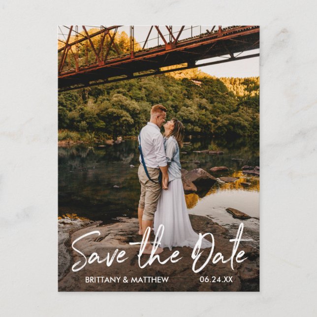 Handgeschriebenes Skript Save the Date Couple Foto Postkarte (Vorderseite)