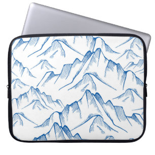 HandGezeichnet Berglandschaftsmuster. Laptopschutzhülle