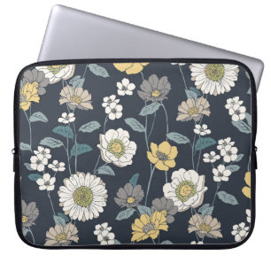 Handgezeichnet Blumenmuster, nahtlos künstlerisch. Laptopschutzhülle