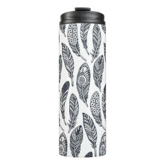 Handgezeichnet Stammesfedern, Vintages Muster. Thermosbecher