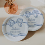 Handgezeichnete Blue Bow Boy Baby Dusche Pappteller<br><div class="desc">Die blauen Babyduschen der Creative Gewerkschaft Designs bringen Ihnen eine unwiderstehliche Touch von Charme und Laune. Jedes Stück - sei es die Einladungen, Begrüßungsschilder, Spiele oder Dankeschön-Karten - weist einen handgezeichnet blauen Bogen auf, der die Freude und Süße des Einladens eines kleinen in die Welt einfängt. Der sanfte, spielerische Bogen...</div>