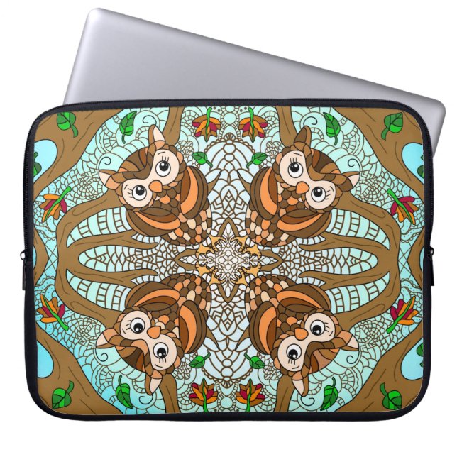 Handgezeichnete Kunst Owl Mandala Laptopschutzhülle (Vorderseite)