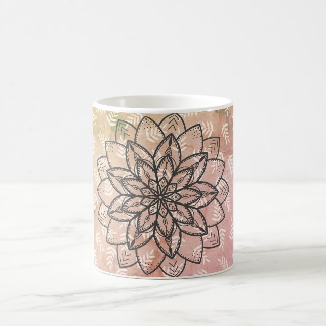 Handgezeichnete Mandala-Blume auf Blätter Kaffeetasse (Mittel)