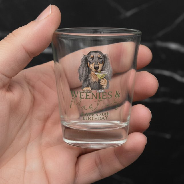 Handgezeichnete Weenys und Martinis-Dackel Schnapsglas (Celebrate with this Hand Drawn Weenies and Martinis Dachshund Shot Glass! )