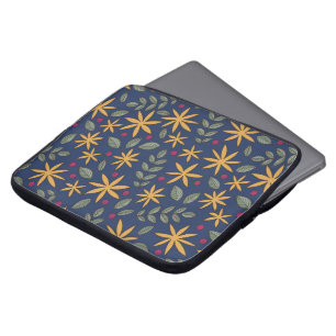 Handgezeichnetes Blumenmuster mit Blättern Laptopschutzhülle