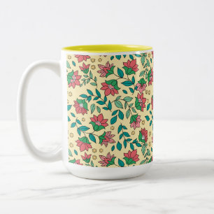 Handgezeichnetes Muster aus gepressten Blumen und Zweifarbige Tasse