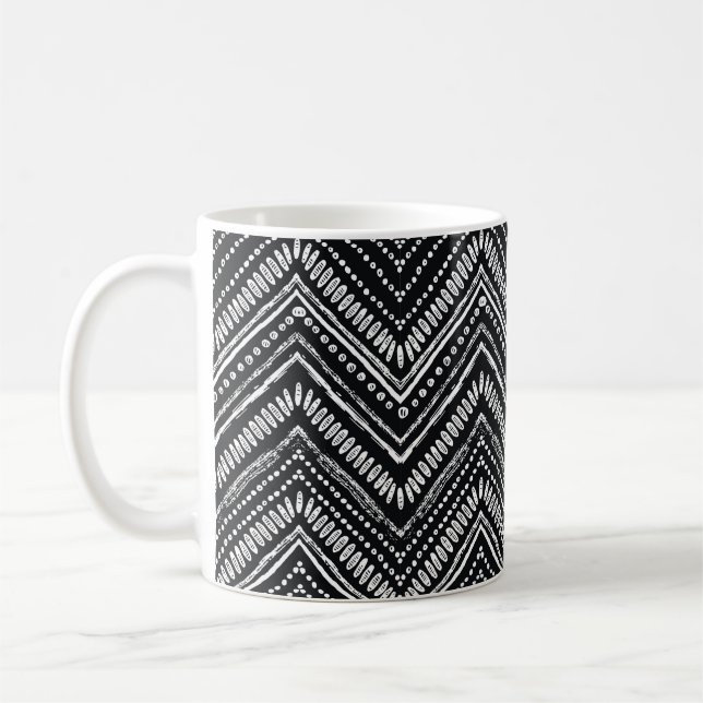 Handgezeichnetes Muster. Zigzag und Stripe Line, S Kaffeetasse (Links)