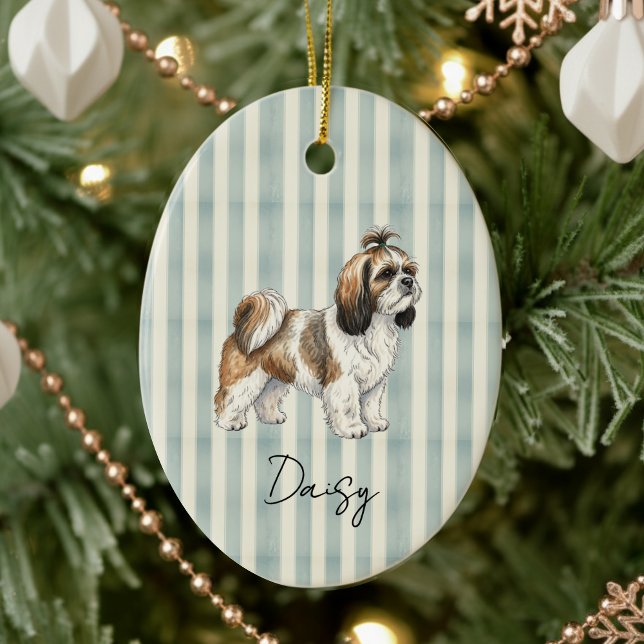 Handgezeichnetes Portrait Wasserfarbe Shih Tzu Keramik Ornament (Celebrate the holidays with this timeless, vintage striped pet portrait! )