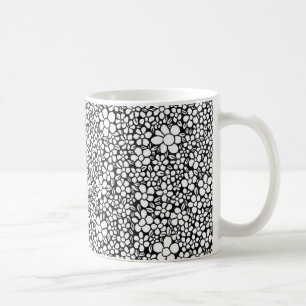 Handgezeichnetes Schwarz-Weiß-Blumenmuster Kaffeetasse