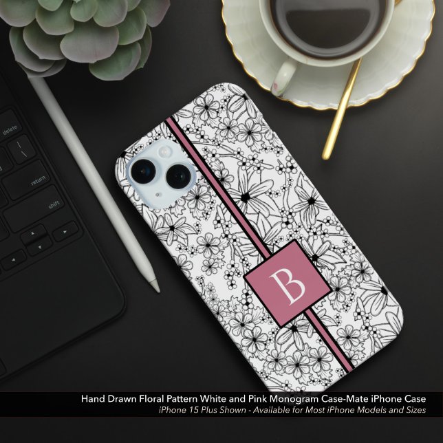 Handgezeichnetes weißes Blumenmuster und rosa Mono Case-Mate iPhone Hülle (Hand Drawn Floral Pattern: White Flowers with Pink Monogram Case-Mate iPhone Case)